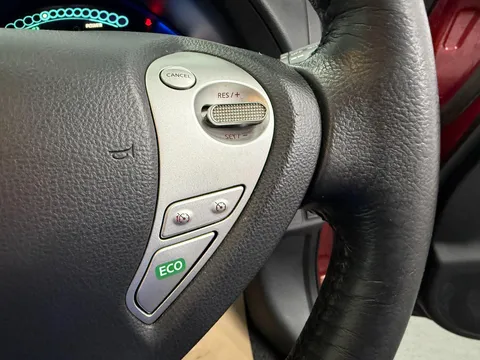 NISSAN LEAF 80kW Tekna 30kWh 5dr Auto