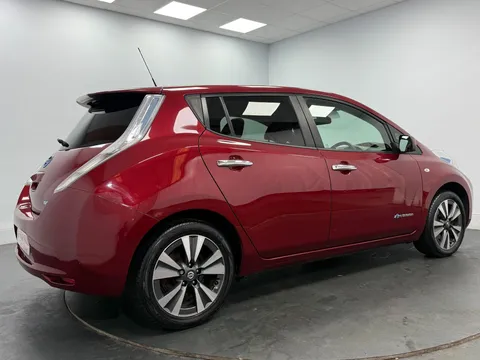 NISSAN LEAF 80kW Tekna 30kWh 5dr Auto