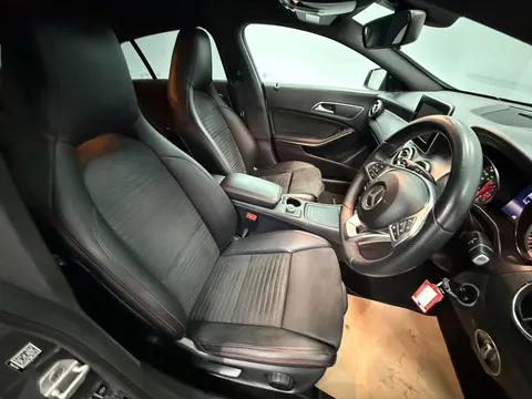 MERCEDES-BENZ CLA CLA 220d AMG Sport 5dr Tip Auto