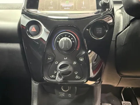 PEUGEOT 108 1.2 VTi Allure 3dr