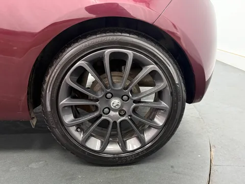 VAUXHALL ADAM 1.4i Glam 3dr