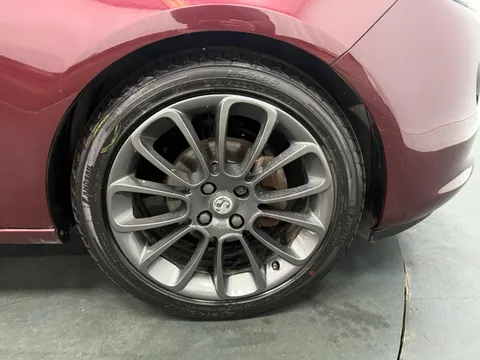 VAUXHALL ADAM 1.4i Glam 3dr