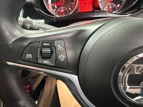 VAUXHALL ADAM 1.4i Glam 3dr
