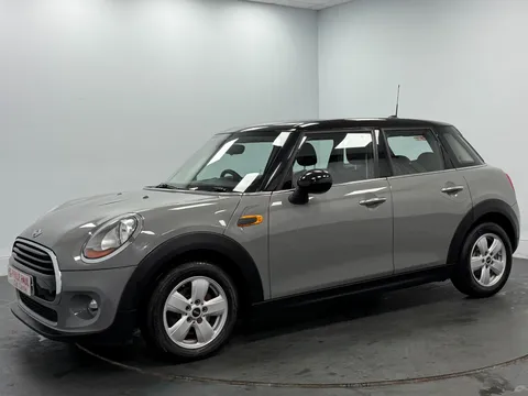 MINI HATCHBACK 1.5 Cooper 5dr