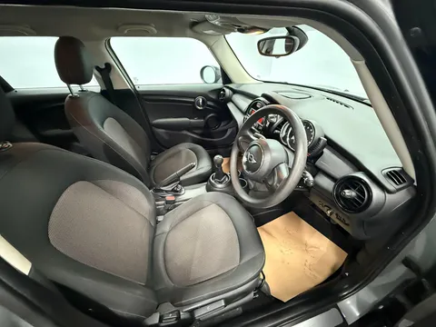 MINI HATCHBACK 1.5 Cooper 5dr