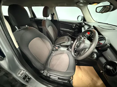 MINI HATCHBACK 1.5 Cooper 5dr
