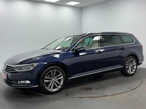 VOLKSWAGEN PASSAT 2.0 TDI GT 5dr [Panoramic Roof]