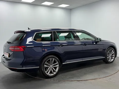 VOLKSWAGEN PASSAT 2.0 TDI GT 5dr [Panoramic Roof]