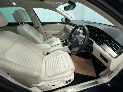 VOLKSWAGEN PASSAT 2.0 TDI GT 5dr [Panoramic Roof]