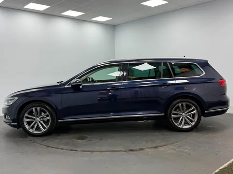 VOLKSWAGEN PASSAT 2.0 TDI GT 5dr [Panoramic Roof]