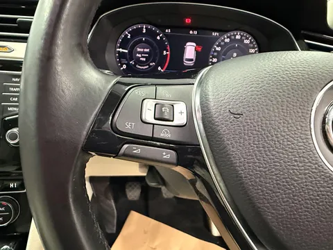 VOLKSWAGEN PASSAT 2.0 TDI GT 5dr [Panoramic Roof]