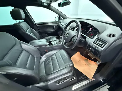 VOLKSWAGEN TOUAREG 3.0 V6 TDI BMT 262 R-Line Plus 5dr Tip Auto