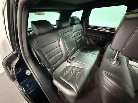 VOLKSWAGEN TOUAREG 3.0 V6 TDI BMT 262 R-Line Plus 5dr Tip Auto