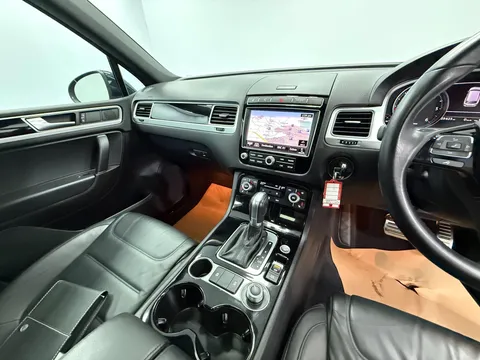 VOLKSWAGEN TOUAREG 3.0 V6 TDI BMT 262 R-Line Plus 5dr Tip Auto