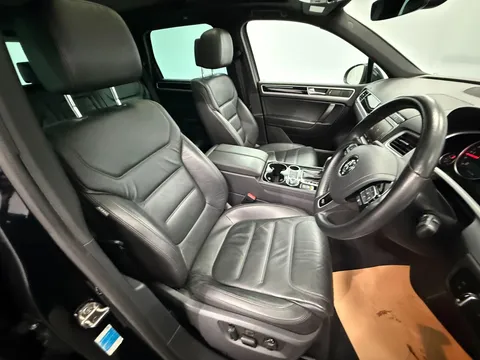 VOLKSWAGEN TOUAREG 3.0 V6 TDI BMT 262 R-Line Plus 5dr Tip Auto