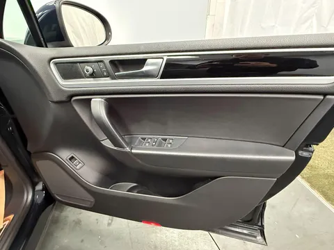 VOLKSWAGEN TOUAREG 3.0 V6 TDI BMT 262 R-Line Plus 5dr Tip Auto