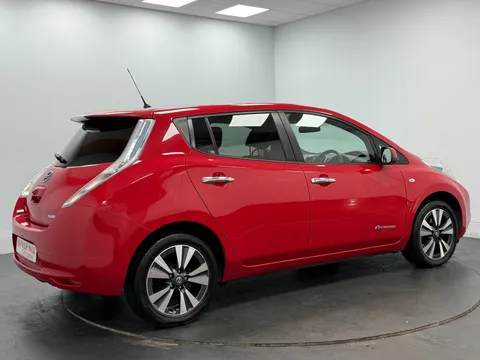 NISSAN LEAF 80kW Tekna 30kWh 5dr Auto