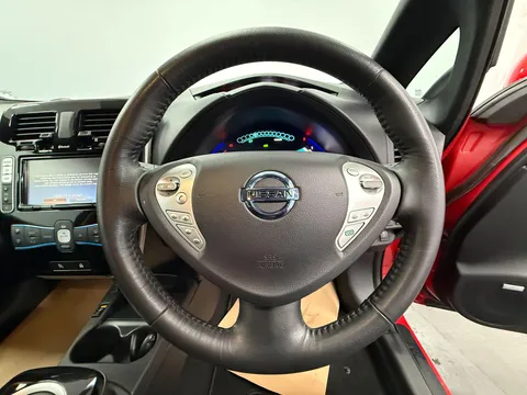 NISSAN LEAF 80kW Tekna 30kWh 5dr Auto