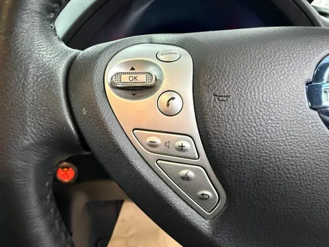 NISSAN LEAF 80kW Tekna 30kWh 5dr Auto