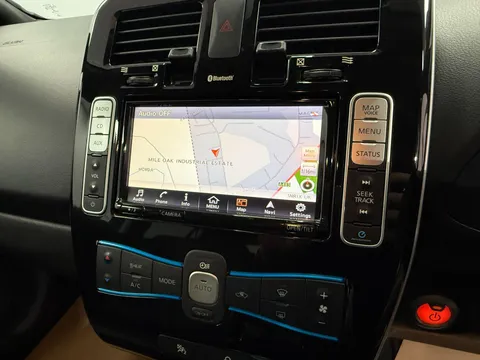 NISSAN LEAF 80kW Tekna 30kWh 5dr Auto