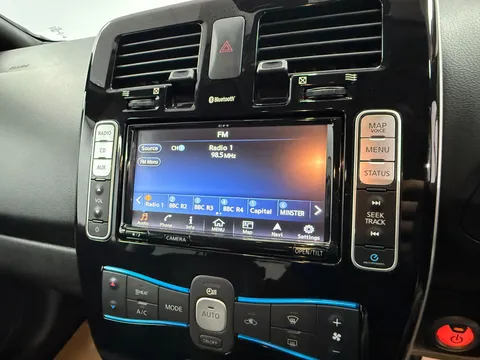 NISSAN LEAF 80kW Tekna 30kWh 5dr Auto