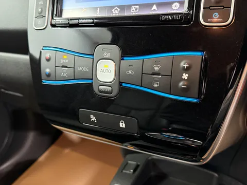 NISSAN LEAF 80kW Tekna 30kWh 5dr Auto