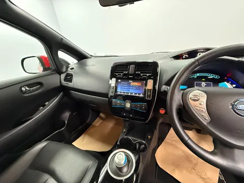 NISSAN LEAF 80kW Tekna 30kWh 5dr Auto