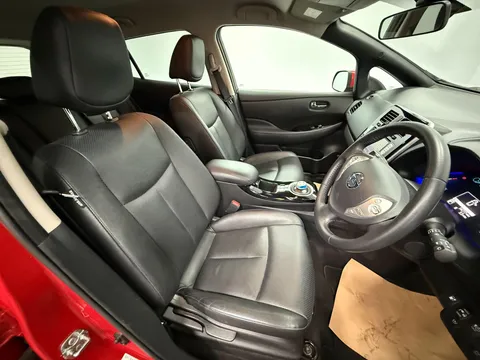 NISSAN LEAF 80kW Tekna 30kWh 5dr Auto