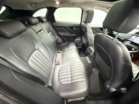 JAGUAR F-PACE 2.0d Portfolio 5dr Auto AWD
