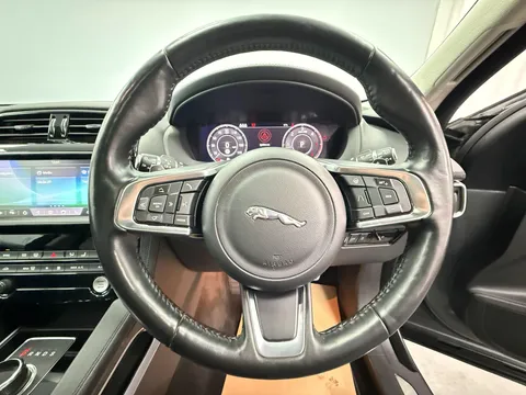 JAGUAR F-PACE 2.0d Portfolio 5dr Auto AWD