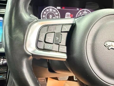 JAGUAR F-PACE 2.0d Portfolio 5dr Auto AWD