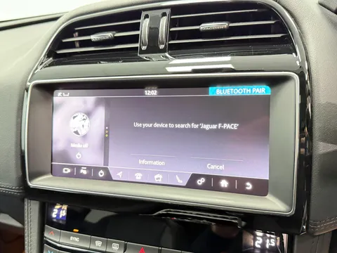 JAGUAR F-PACE 2.0d Portfolio 5dr Auto AWD