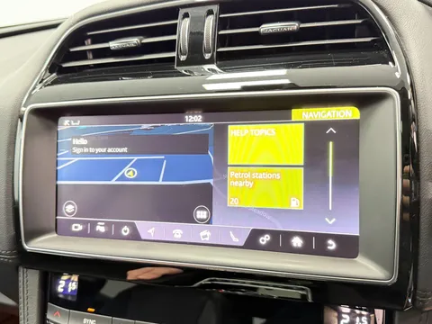 JAGUAR F-PACE 2.0d Portfolio 5dr Auto AWD