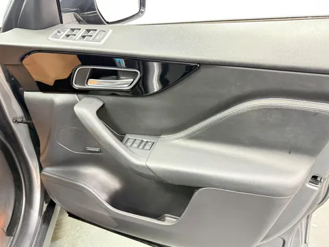 JAGUAR F-PACE 2.0d Portfolio 5dr Auto AWD