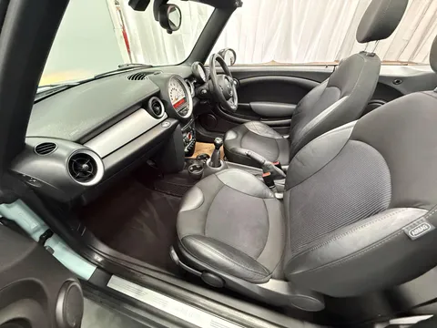 MINI CONVERTIBLE 1.6 Cooper D 2dr