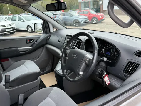 HYUNDAI I800 2.5 CRDi SE 5dr Auto