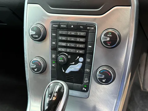 VOLVO XC70 D4 [181] SE Lux 5dr AWD Geartronic