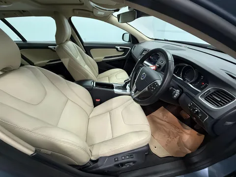 VOLVO V60 D6 [220] Twin Eng SE Lux Nav 5dr AWD Geartronic