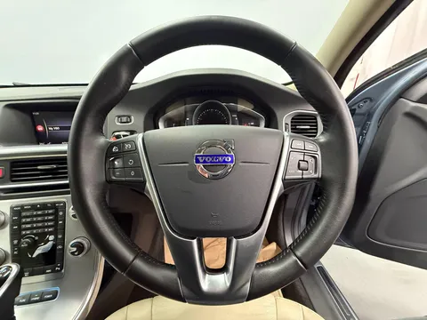 VOLVO V60 D6 [220] Twin Eng SE Lux Nav 5dr AWD Geartronic