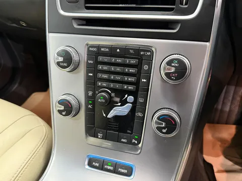 VOLVO V60 D6 [220] Twin Eng SE Lux Nav 5dr AWD Geartronic