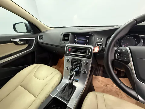 VOLVO V60 D6 [220] Twin Eng SE Lux Nav 5dr AWD Geartronic