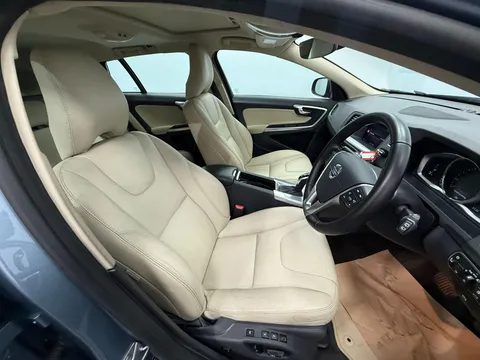 VOLVO V60 D6 [220] Twin Eng SE Lux Nav 5dr AWD Geartronic