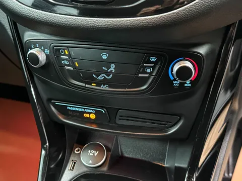 FORD B-MAX 1.4 Zetec 5dr