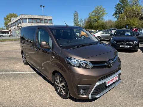 TOYOTA PROACE VERSO 2.0D Family Medium 5dr