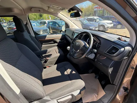 TOYOTA PROACE VERSO 2.0D Family Medium 5dr
