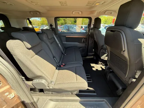 TOYOTA PROACE VERSO 2.0D Family Medium 5dr