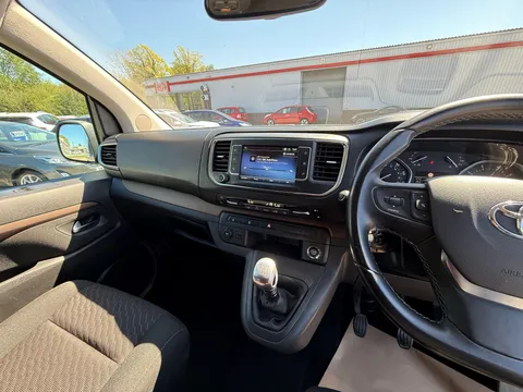 TOYOTA PROACE VERSO 2.0D Family Medium 5dr