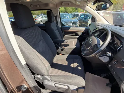 TOYOTA PROACE VERSO 2.0D Family Medium 5dr