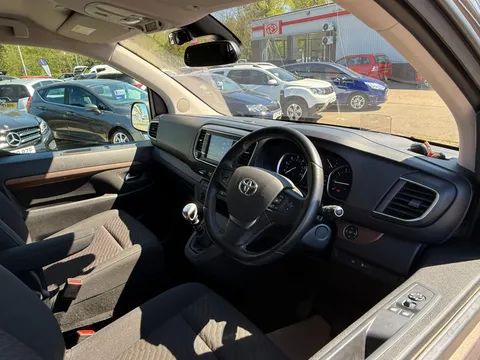 TOYOTA PROACE VERSO 2.0D Family Medium 5dr