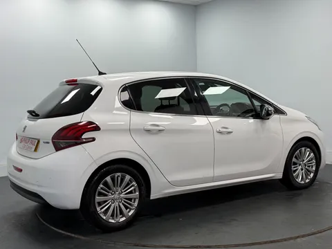 PEUGEOT 208 1.6 BlueHDi 100 Allure 5dr [non Start Stop]